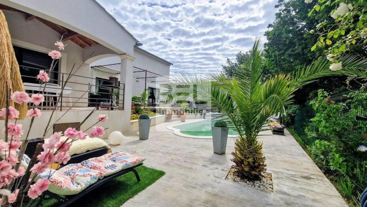Belle Villa Contemporaine Avec Piscine Laudun Exterior foto